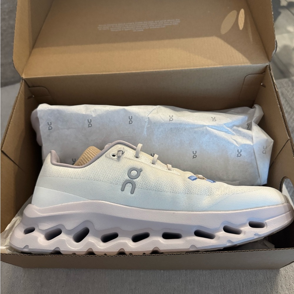 NWT- in box: On Running Women’s Cloudtilt: 10